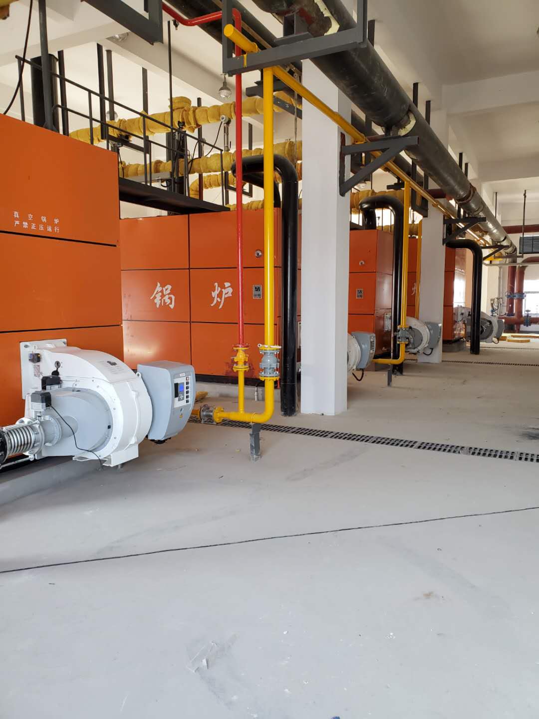 常州新奧4臺真空鍋爐.jpg